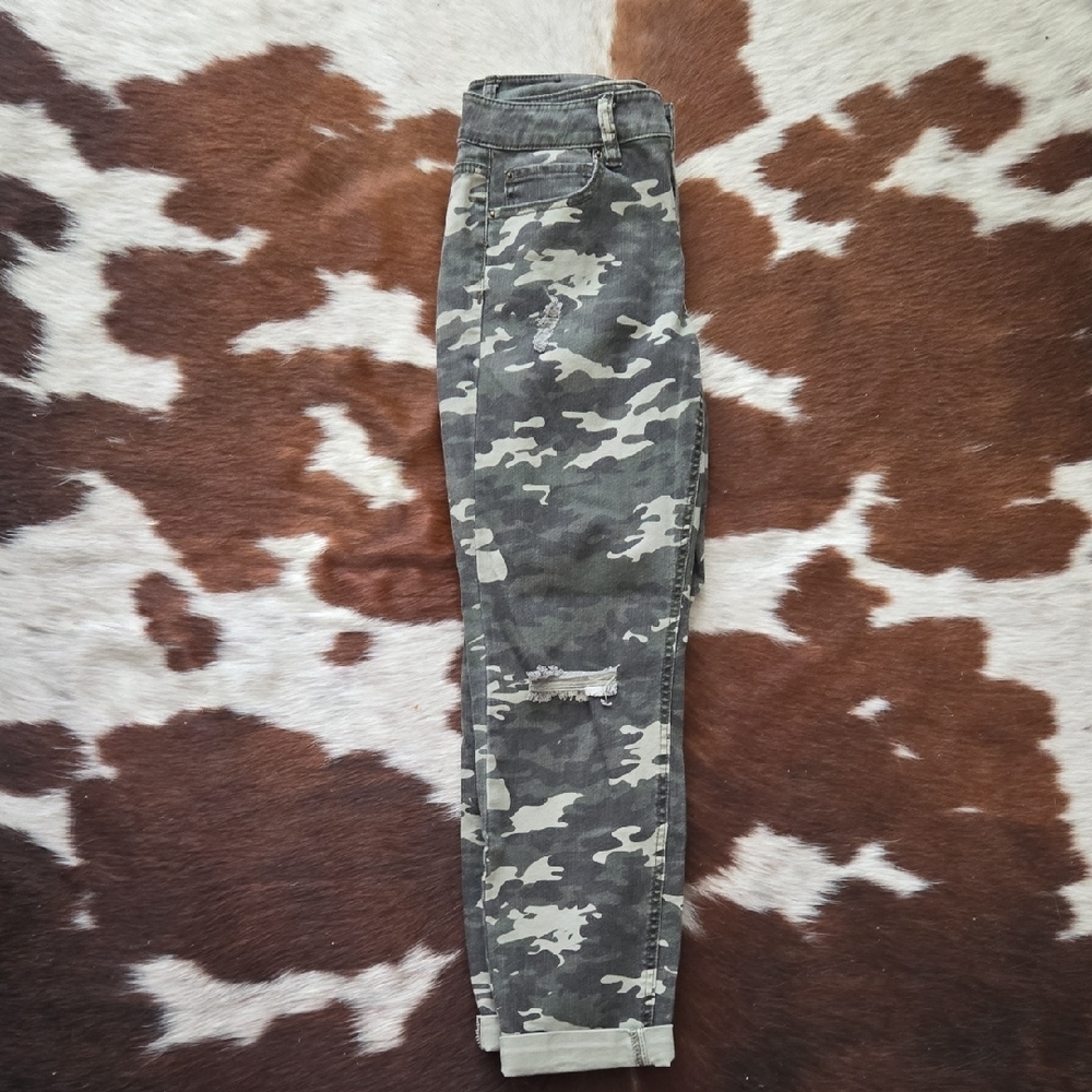 Camouflage Print Jeans Size 6 - Picture 3 of 4